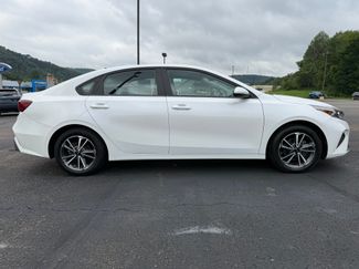 Used 2022 Kia Forte LXS FWD video 4
