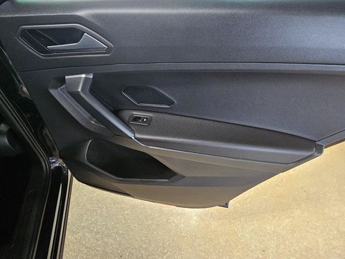 Used 2019 Volkswagen Tiguan SE FWD image 13