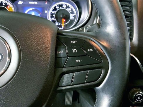 Used 2020 Jeep Cherokee Trailhawk w/ Cold Weather Group image 19