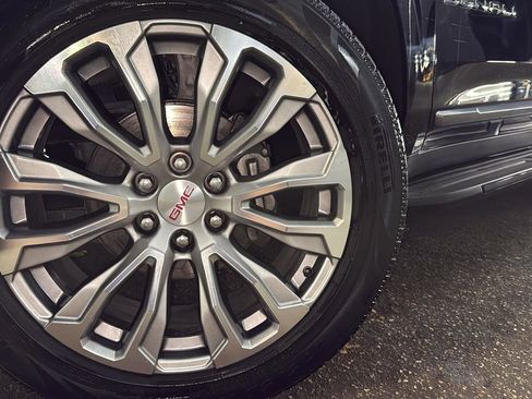 Used 2021 GMC Yukon XL Denali w/ LPO, Illumination Package image 9