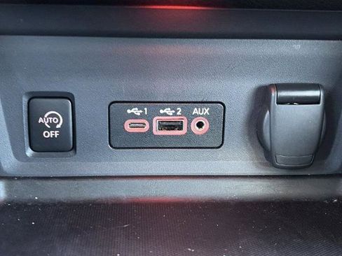 Certified 2025 Nissan Sentra SR image 14