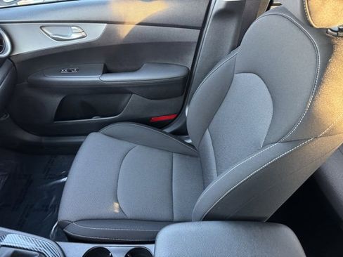Used 2023 Kia Forte LXS w/ LXS Technology Package image 21