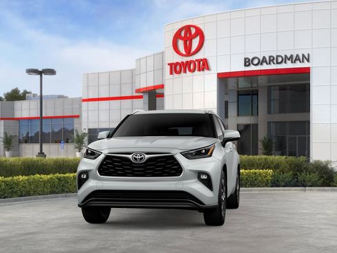 New 2026 Toyota Highlander XLE image 3