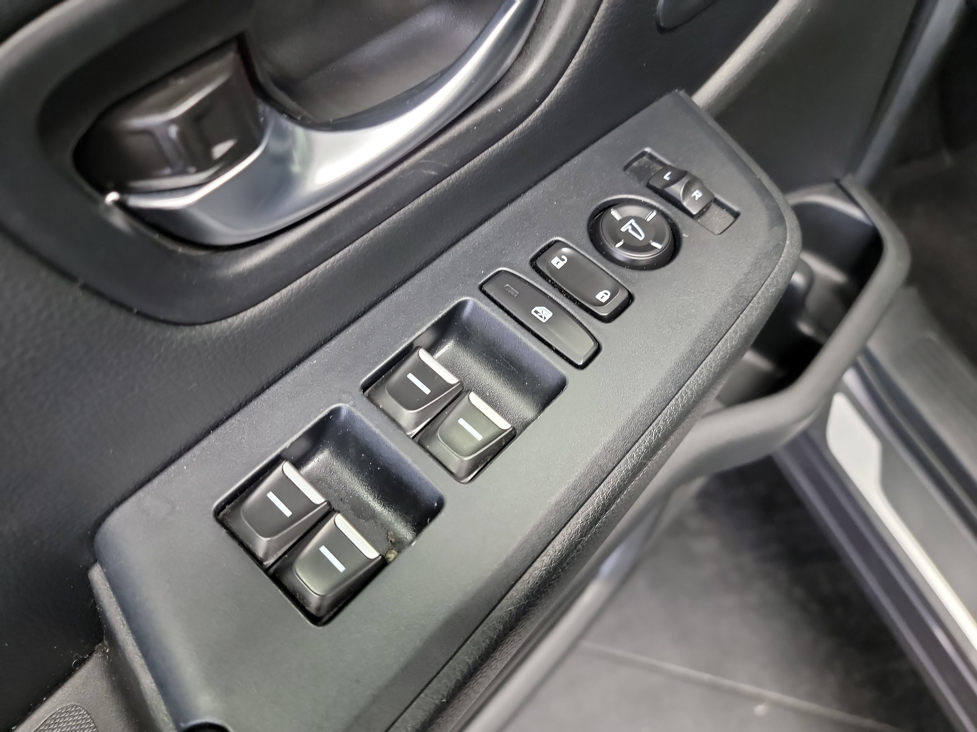 Certified 2025 Honda Pilot Touring image 14