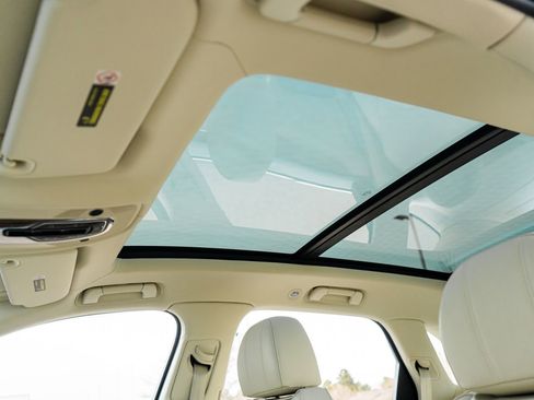 Used 2022 Bentley Bentayga image 28