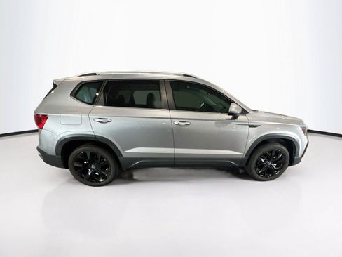 Used 2023 Volkswagen Taos SE w/ Black Wheel Package FWD image 6