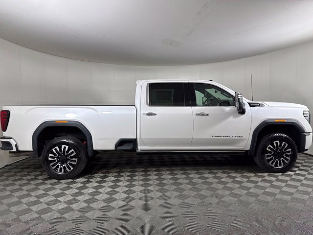 Used 2025 GMC Sierra 3500 Denali Ultimate AWD/4WD image 2