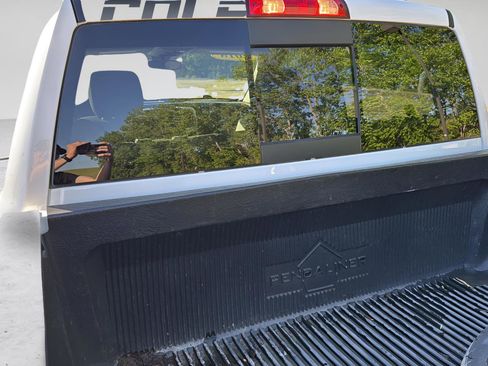 Used 2018 RAM 1500 Classic SLT AWD/4WD image 20