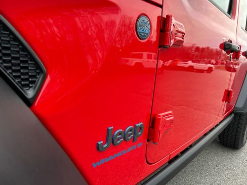 Used 2023 Jeep Wrangler Unlimited w/ Cold Weather Group AWD/4WD image 18