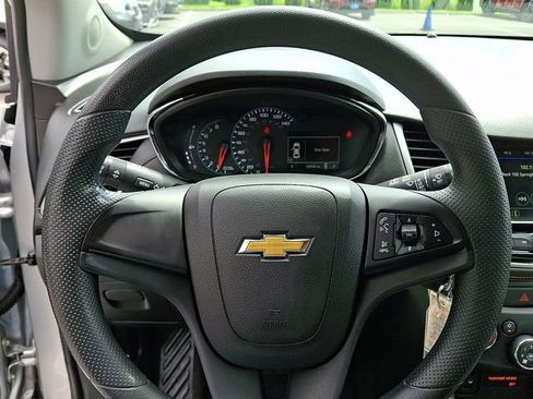 Used 2018 Chevrolet Trax LS AWD/4WD image 18