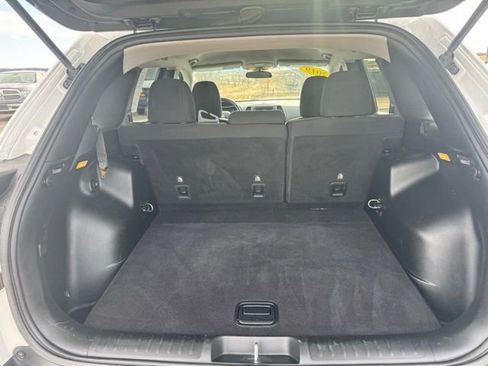 Used 2019 Jeep Cherokee Latitude w/ Popular Appearance Group image 20