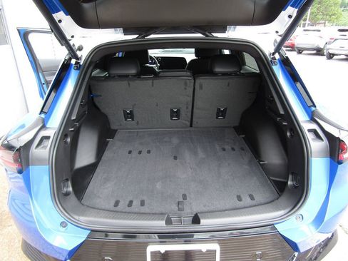 Used 2024 Chevrolet Equinox EV LT image 6