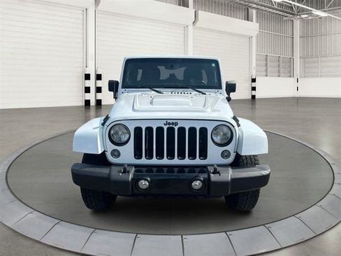 Used 2014 Jeep Wrangler Unlimited Sahara w/ Dual Top Group AWD/4WD image 8