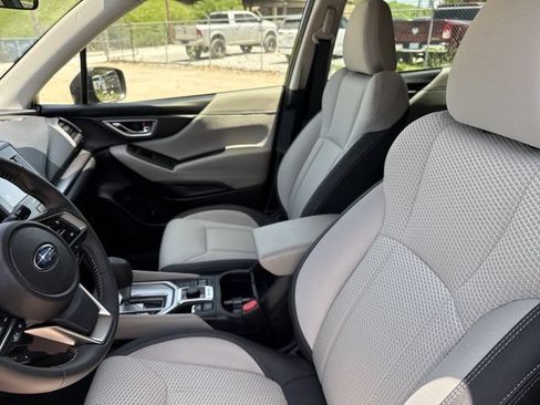 Used 2024 Subaru Forester Premium AWD/4WD image 5