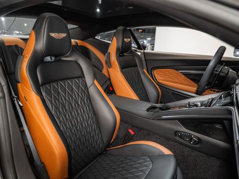 Used 2025 Aston Martin DB12 Coupe image 17