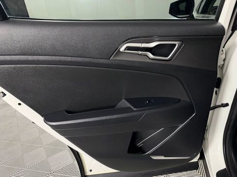 Used 2023 Kia Sportage LX image 25