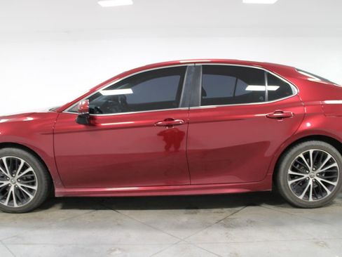 Used 2018 Toyota Camry SE image 7