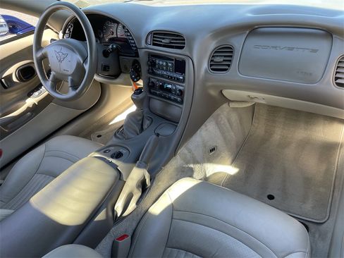 Used 2004 Chevrolet Corvette Convertible w/ Preferred Equipment Group image 13