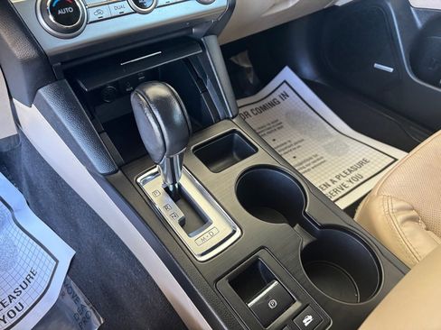 Used 2016 Subaru Outback 2.5i Limited AWD/4WD image 12