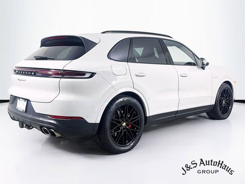 Used 2024 Porsche Cayenne S image 7