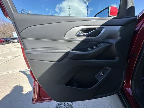 Certified 2023 Chevrolet Traverse LT w/ Rear Camera Mirror Package image 23