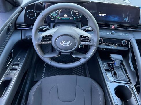 New 2025 Hyundai Elantra SEL image 12
