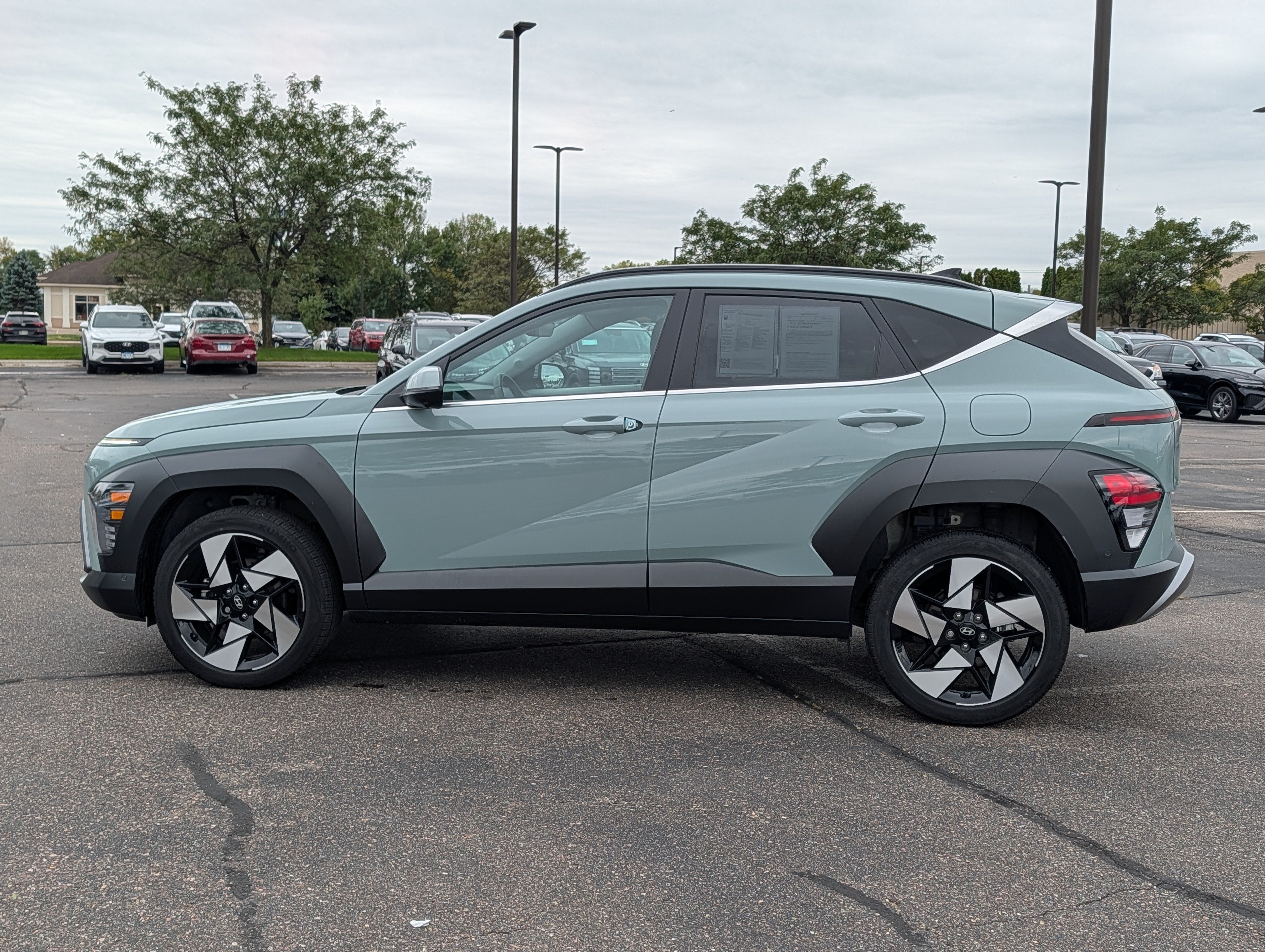 Used 2025 Hyundai Kona Limited AWD/4WD image 2