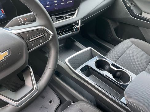 Used 2025 Chevrolet Equinox LT image 40