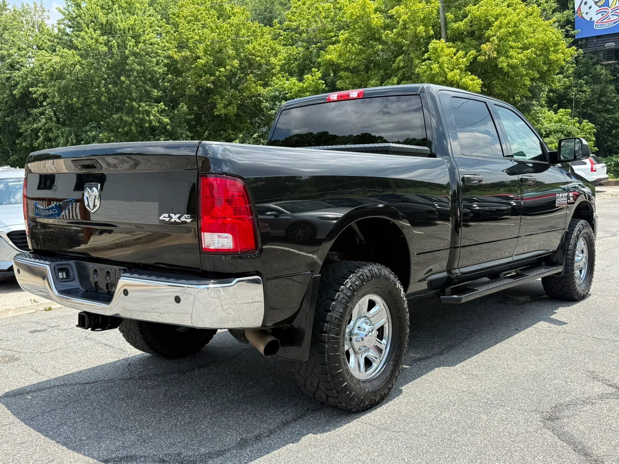 Used 2018 RAM 2500 Tradesman w/ Chrome Appearance Group AWD/4WD image 4