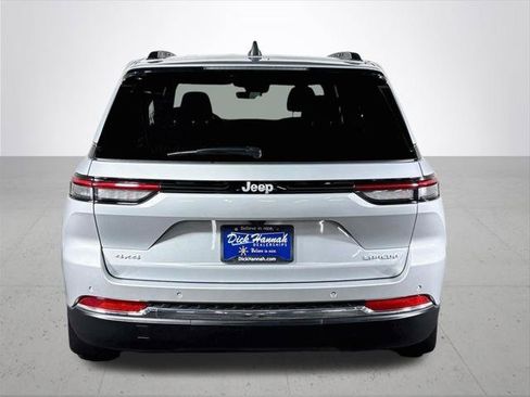 Certified 2025 Jeep Grand Cherokee Laredo w/ MOPAR Finishing Package AWD/4WD image 8