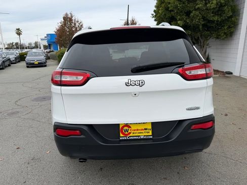 Used 2018 Jeep Cherokee Latitude image 5