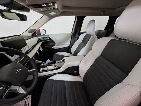 New 2025 Mitsubishi Outlander SE image 22
