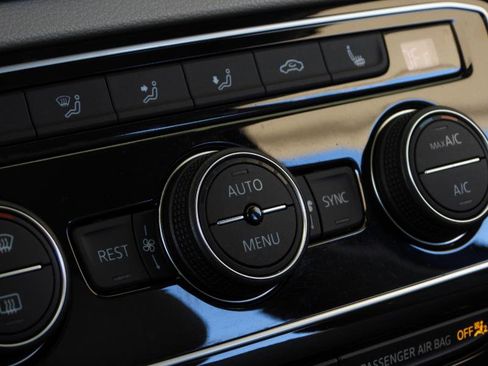 Used 2023 Volkswagen Atlas SE w/ Technology Package w/ Panoramic Sunroof Package image 73