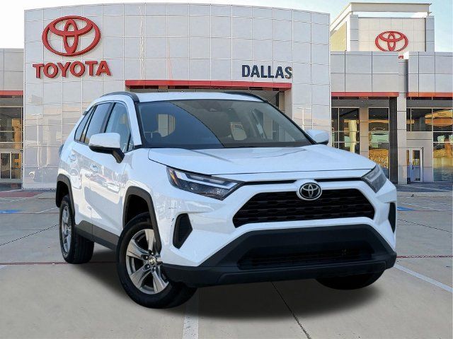 Used 2025 Toyota RAV4 XLE FWD image 1