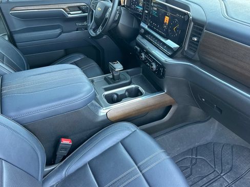 Used 2023 Chevrolet Silverado 1500 High Country w/ High Country Premium Package AWD/4WD image 18