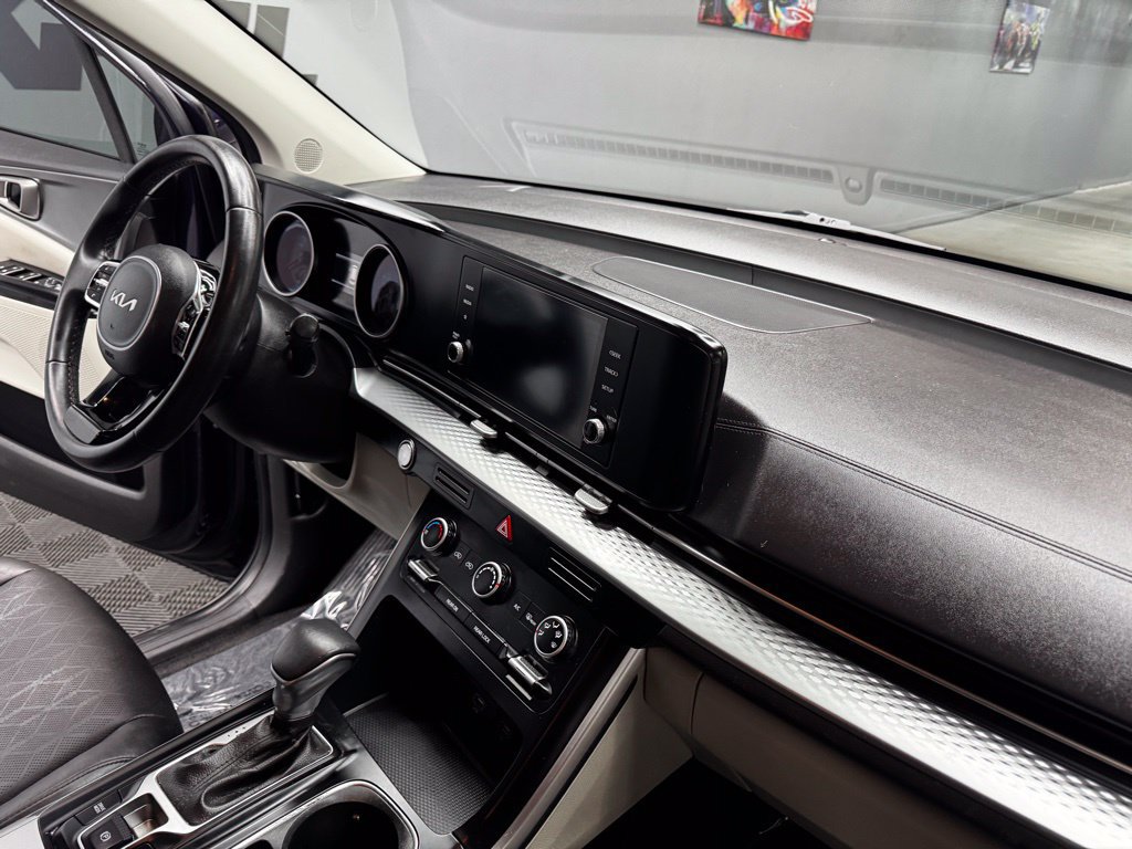 Used 2024 Kia Carnival LX FWD image 51