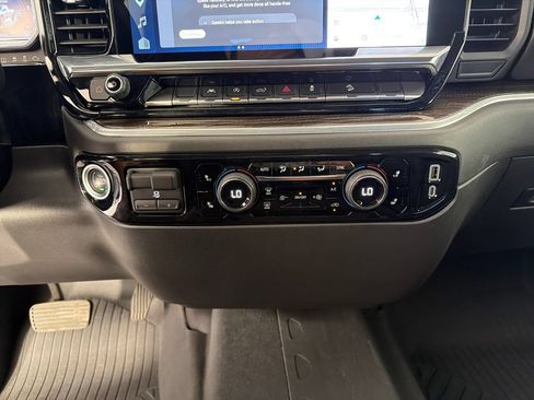 Used 2025 Chevrolet Silverado 1500 LT Trail Boss w/ LPO, Dark Essentials Package AWD/4WD image 16