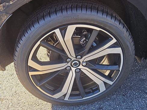 Used 2025 Volvo XC60 B5 Ultra w/ Protection Package Premier image 32