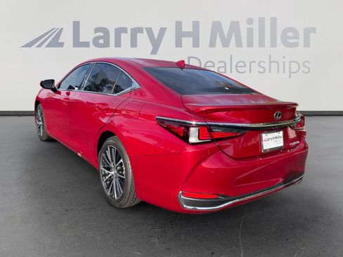 Used 2024 Lexus ES 300h w/ Premium Package image 3