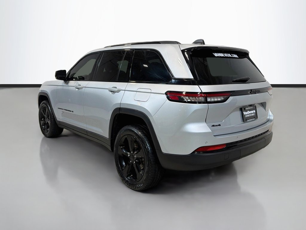 Used 2023 Jeep Grand Cherokee Altitude AWD/4WD image 7