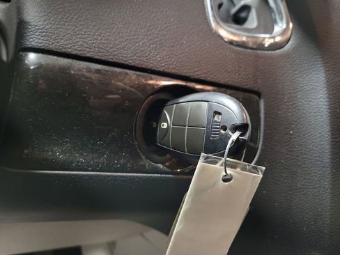 Used 2019 Dodge Grand Caravan SE w/ UConnect Hands-Free Group image 17