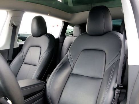 Used 2022 Tesla Model Y Performance image 11