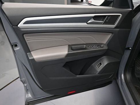 Used 2022 Volkswagen Atlas Cross Sport SEL R-Line image 11