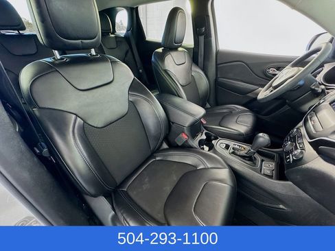 Used 2020 Jeep Cherokee Latitude Plus FWD image 29