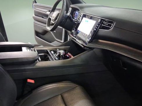 Used 2024 Jeep Wagoneer L Series II w/ Flexible Seating Group image 14