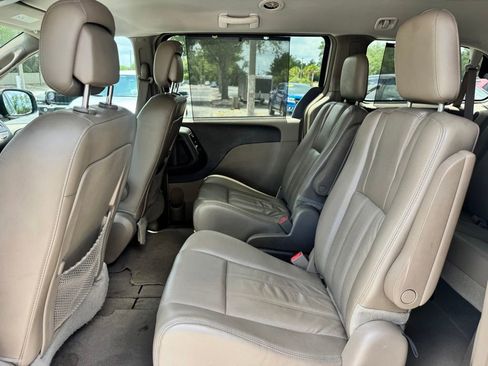 Used 2012 Chrysler Town & Country Touring-L w/ Entertainment Group #2 FWD image 11