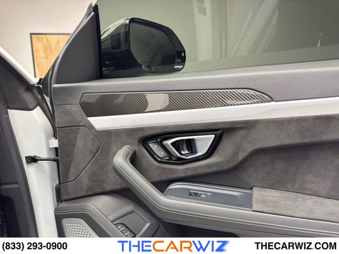 Used 2020 Lamborghini Urus image 95