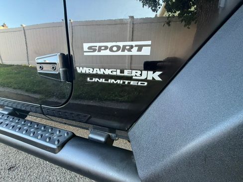 Used 2018 Jeep Wrangler Unlimited Sport S AWD/4WD image 16