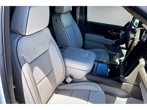New 2026 GMC Yukon XL Denali w/ Denali Reserve Package AWD/4WD image 10