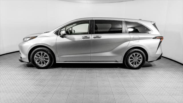 Used 2023 Toyota Sienna XLE AWD/4WD image 3